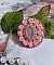 Bague Parisian Roses brod&eacute;e avec une pierre de gemme : le Quartz Rose orn&eacute; de cabochons ronds en forme de rose avec des rocailles Argent&eacute;es japonaises en verre, le tout est mont&eacute; sur bague en laiton