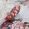 Bague Parisian Roses brod&eacute;e avec une pierre de gemme : le Quartz Rose orn&eacute; de cabochons ronds en forme de rose avec des rocailles Argent&eacute;es japonaises en verre, le tout est mont&eacute; sur bague en laiton