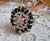 Bague artisanale en perles avec cabochon en cristal Swarovski.