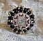 Bague artisanale en perles avec cabochon en cristal Swarovski.