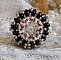 Bague artisanale en perles avec cabochon en cristal Swarovski.