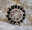 Bague artisanale en perles avec cabochon en cristal Swarovski.