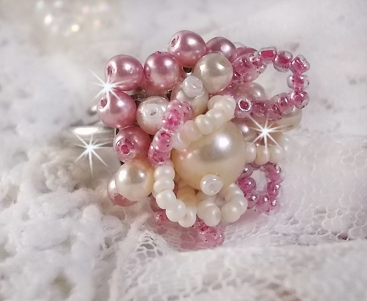 Bague D&eacute;tente avec des perles nacr&eacute;es de Swarovski