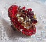 Bague Printemps Color&eacute; brod&eacute;e avec des Cristaux de Swarovski, des perles rondes nacr&eacute;es, un c&ocirc;ne filigran&eacute;e et des rocailles