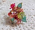 Bague Roseraie Proven&ccedil;ale cr&eacute;&eacute;e avec des toupies de Swarovski, des perles en r&eacute;sine, acrylique, verre et accessoires en laiton dor&eacute;