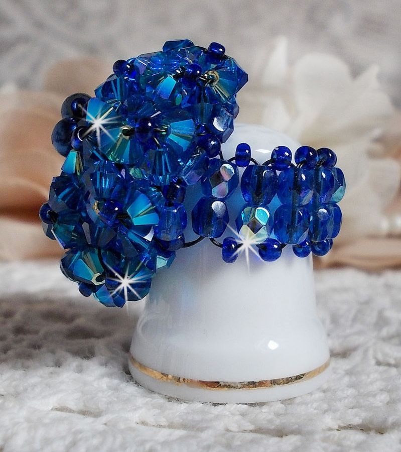 Bague Saphir avec des Cristaux de Swarovski et des perles de boh&ecirc;me