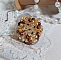 Bague Soleil mont&eacute;e avec des toupies en Cristal de Swarovski aux couleurs Topaze, Gold et Marron &agrave; laquelle s&rsquo;ajoute des facettes en Verre de Boh&egrave;me. Les perles s&rsquo;entrelacent avec les rocailles Dor&eacute;es