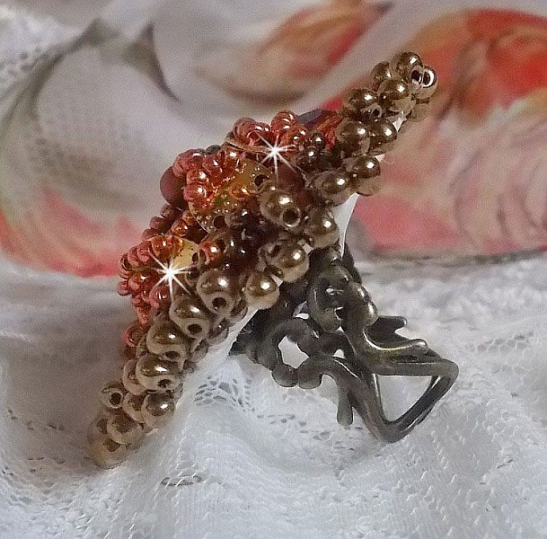 Bague Soufle d'Automne Ethnique avec un cabochon topaz vintage