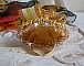 Bague Sunflower Gold brod&eacute;e d&rsquo;un ruban que j&rsquo;ai mis en forme avec des rocailles plaqu&eacute;es or 24 carats, perles nacr&eacute;es en cristal, toupies, perle ronde nacr&eacute;e. Le tout est mont&eacute; sur une bague Dor&eacute;e