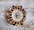 Bague Noir Sacr&eacute; brod&eacute;e avec des cristaux : navette et toupies, perles rondes nacr&eacute;es Blanches &agrave; laquelle s&rsquo;ajoute des facettes en verre de boh&egrave;me Jet Capri Gold et rocailles sur une bague r&eacute;glable