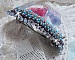 Barrette &agrave; cheveux  Mademoiselle Bluse Haute Couture brod&eacute;e avec dentelle Gris perl&eacute; et Rose, rubans : satin et organza, fleurs en tissu &agrave; laquelle s&rsquo;ajoute des cristaux : perles, toupies et rocailles