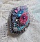Barrette &agrave; cheveux  Mademoiselle Bluse Haute Couture brod&eacute;e avec dentelle Gris perl&eacute; et Rose, rubans : satin et organza, fleurs en tissu &agrave; laquelle s&rsquo;ajoute des cristaux : perles, toupies et rocailles