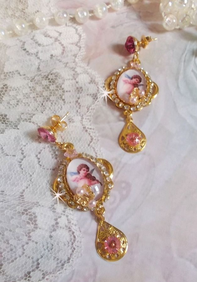 BO Anges Musiciens avec cabochons ovales en verre, strass, cristaux et estampes Dor&eacute;es