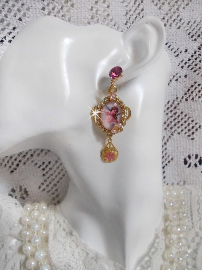 BO Anges Musiciens avec cabochons ovales en verre, strass, cristaux et estampes Dor&eacute;es