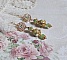 BO An&eacute;mone du Japon mont&eacute;es avec des perles en c&eacute;ramiques fleuries, perles aplaties facett&eacute;es en verre de boh&egrave;me couleur Tilleul, strass en Cristal AB, coupelles, calottes avec des crochets estampes 