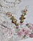 BO An&eacute;mone du Japon mont&eacute;es avec des perles en c&eacute;ramiques fleuries, perles aplaties facett&eacute;es en verre de boh&egrave;me couleur Tilleul, strass en Cristal AB, coupelles, calottes avec des crochets estampes 