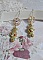 BO An&eacute;mone du Japon mont&eacute;es avec des perles en c&eacute;ramiques fleuries, perles aplaties facett&eacute;es en verre de boh&egrave;me couleur Tilleul, strass en Cristal AB, coupelles, calottes avec des crochets estampes 