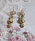 BO An&eacute;mone du Japon mont&eacute;es avec des perles en c&eacute;ramiques fleuries, perles aplaties facett&eacute;es en verre de boh&egrave;me couleur Tilleul, strass en Cristal AB, coupelles, calottes avec des crochets estampes 