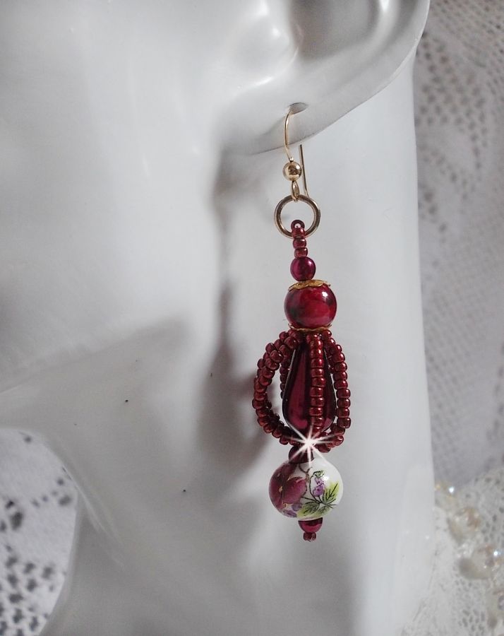 BO Art'D mont&eacute;es avec des perles en porcelaine, des perles nacr&eacute;es, des rocailles Miyuki et des crochets d'oreilles en Gold Filled 14 carats.