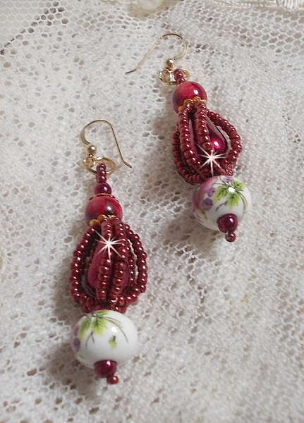 BO Art'D mont&eacute;es avec des perles en porcelaine, des perles nacr&eacute;es, des rocailles Miyuki et des crochets d'oreilles en Gold Filled 14 carats.