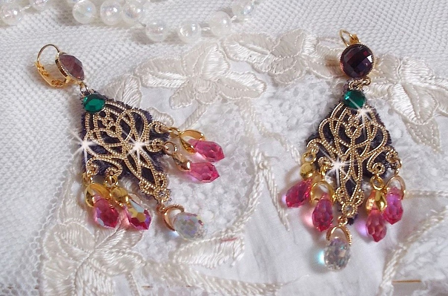 BO Asiane, dentelle violine, gouttes en cristal, perles, estampes, b&eacute;li&egrave;res plaqu&eacute;es or et dormeuses en laiton dor&eacute;