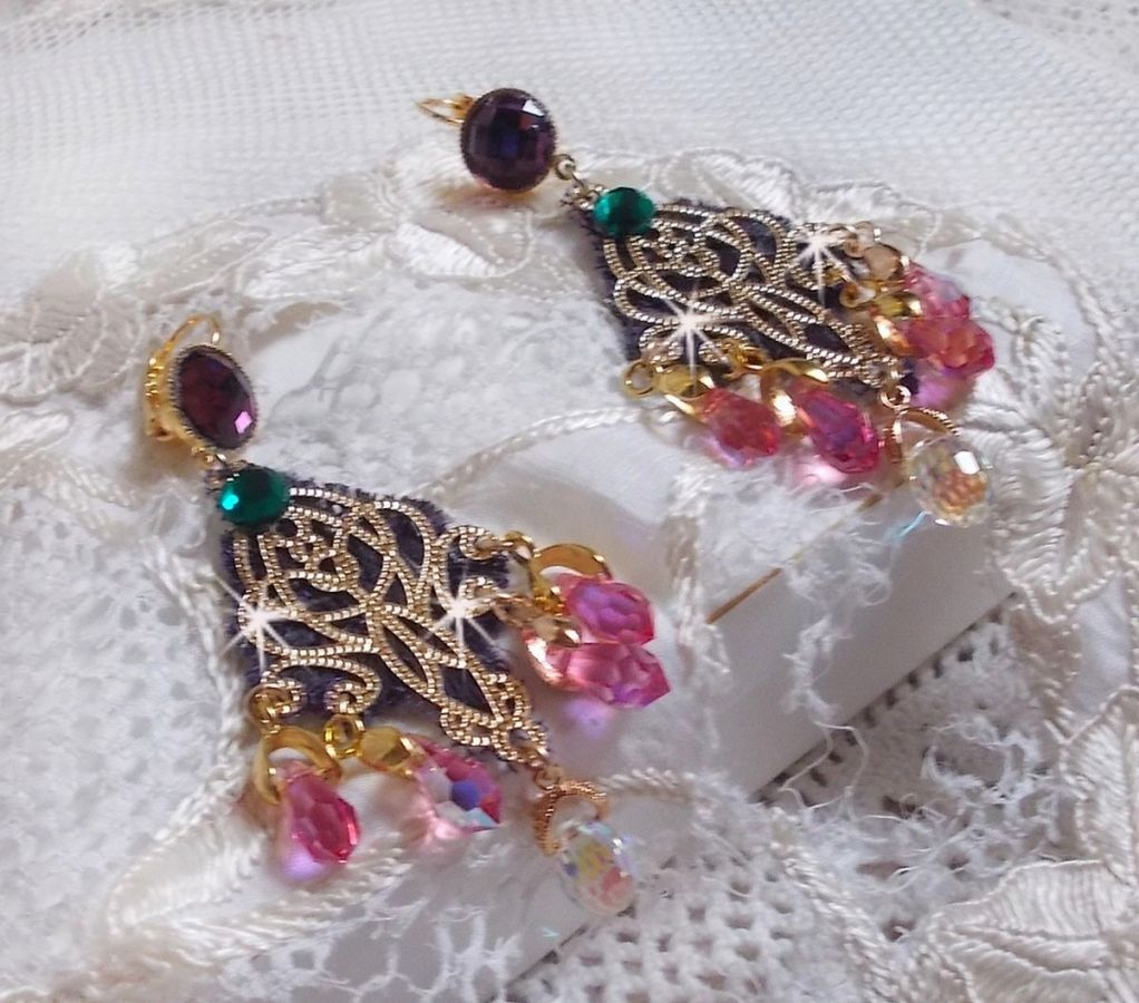 BO Asiane, dentelle violine, gouttes en cristal, perles, estampes, b&eacute;li&egrave;res plaqu&eacute;es or et dormeuses en laiton dor&eacute;