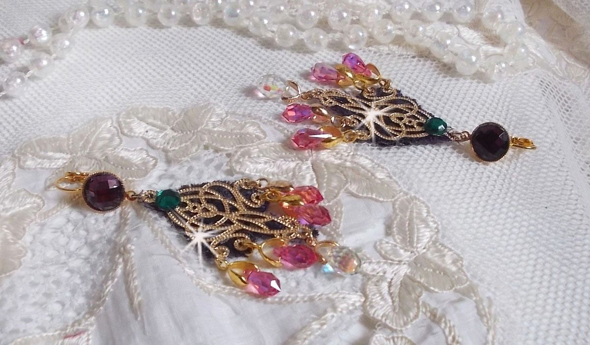 BO Asiane, dentelle violine, gouttes en cristal, perles, estampes, b&eacute;li&egrave;res plaqu&eacute;es or et dormeuses en laiton dor&eacute;