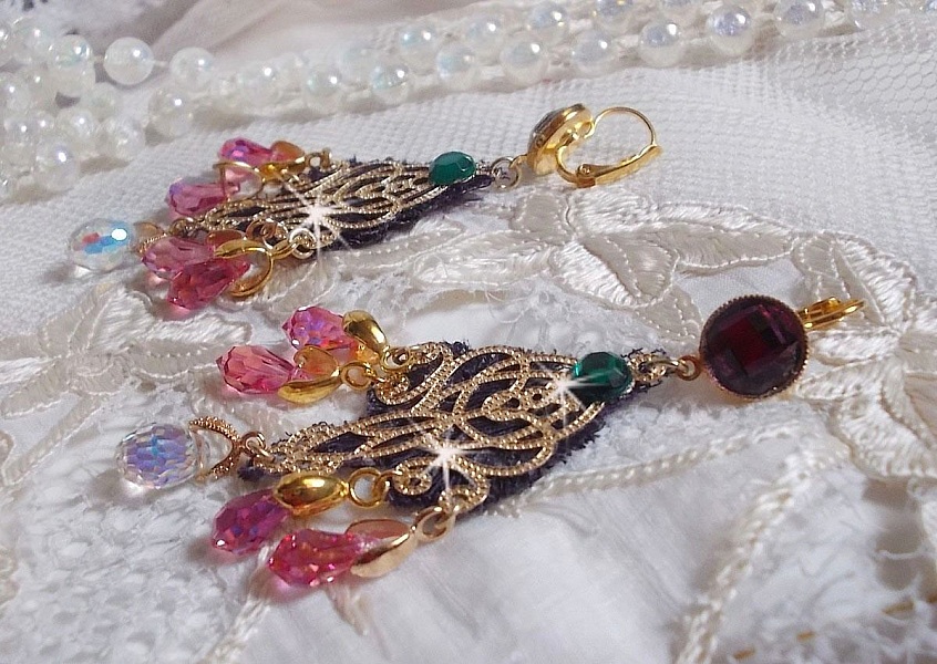 BO Asiane, dentelle violine, gouttes en cristal, perles, estampes, b&eacute;li&egrave;res plaqu&eacute;es or et dormeuses en laiton dor&eacute;