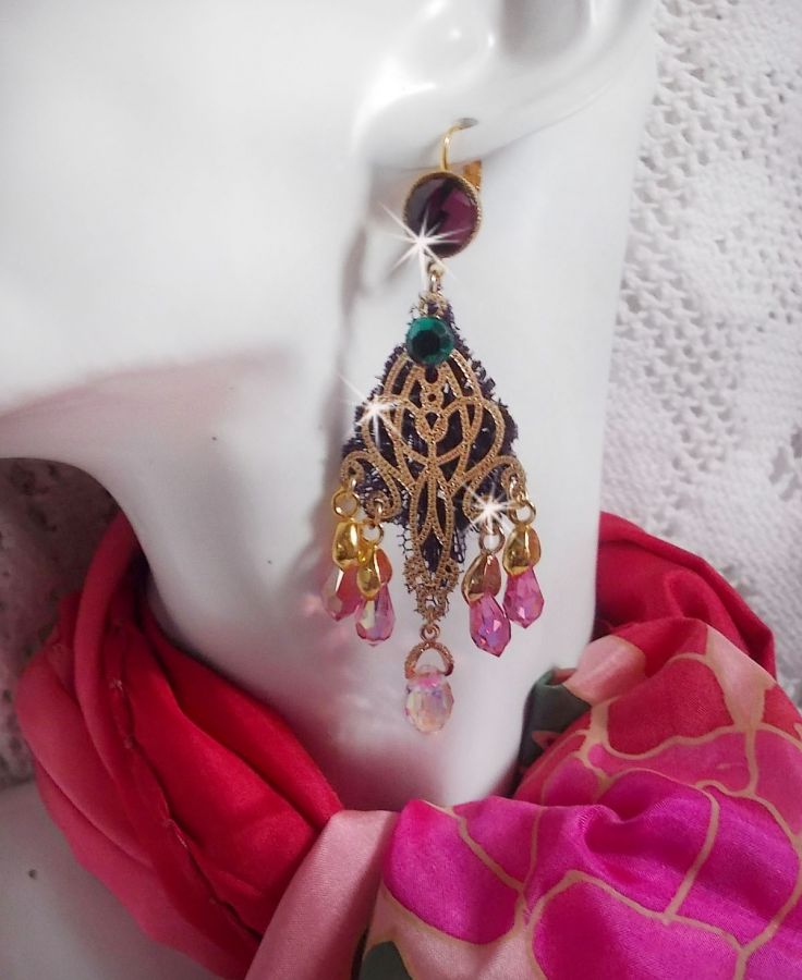 BO Asiane, dentelle violine, gouttes en cristal, perles, estampes, b&eacute;li&egrave;res plaqu&eacute;es or et dormeuses en laiton dor&eacute;