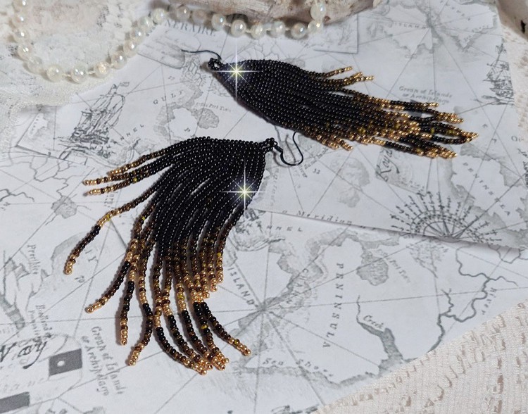 BO Atmosph&egrave;re mont&eacute;es avec des perles de rocailles japonaises en verre et des crochets noires laiton
