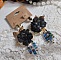 Boucles d'oreilles artisanales noires et dorées style attrape-rêves.