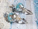 BO Azur&eacute;e Blue avec des pompons Bleu Ciel, cabochons et gouttes torsad&eacute;es en Cristal, coupelles et crochets en Argent 925/1000