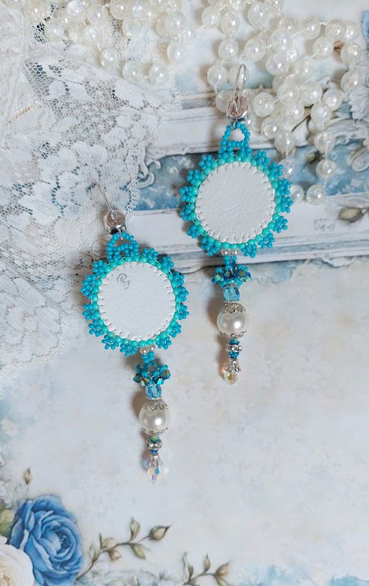 BO Beauty Alicia Blue brod&eacute;es avec rocailles, perles Cristal Swarovski et crochets en Argent 925