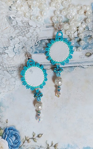 BO Beauty Alicia Blue brod&eacute;es avec rocailles, perles Cristal Swarovski et crochets en Argent 925