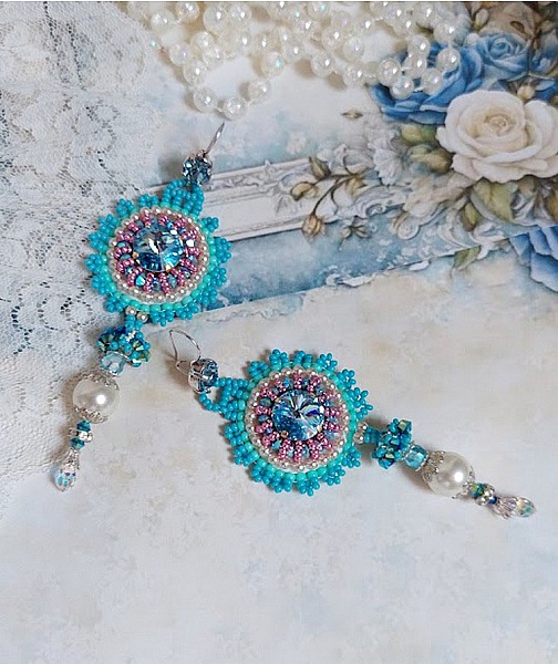 BO Beauty Alicia Blue brod&eacute;es avec rocailles, perles Cristal Swarovski et crochets en Argent 925