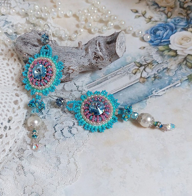 BO Beauty Alicia Blue brod&eacute;es avec rocailles, perles Cristal Swarovski et crochets en Argent 925