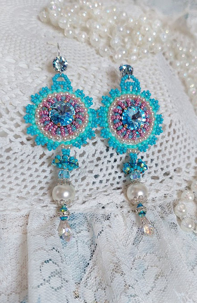 BO Beauty Alicia Blue brod&eacute;es avec rocailles, perles Cristal Swarovski et crochets en Argent 925