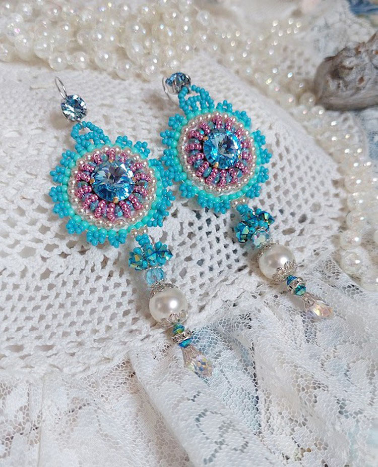 BO Beauty Alicia Blue brod&eacute;es avec rocailles, perles Cristal Swarovski et crochets en Argent 925