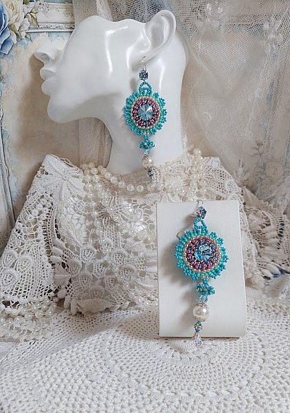 BO Beauty Alicia Blue brod&eacute;es avec rocailles, perles Cristal Swarovski et crochets en Argent 925
