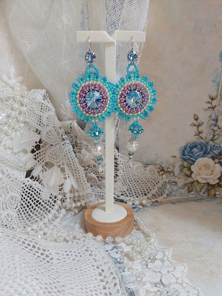 BO Beauty Alicia Blue brod&eacute;es avec rocailles, perles Cristal Swarovski et crochets en Argent 925
