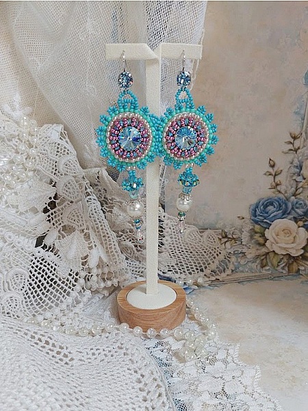 BO Beauty Alicia Blue brod&eacute;es avec rocailles, perles Cristal Swarovski et crochets en Argent 925