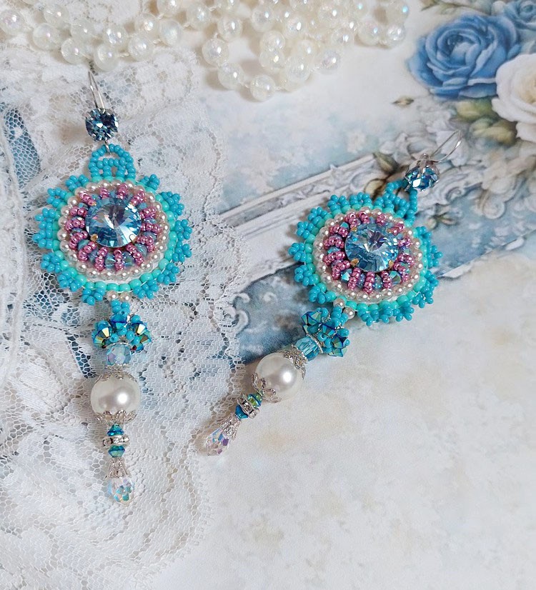BO Beauty Alicia Blue brod&eacute;es avec rocailles, perles Cristal Swarovski et crochets en Argent 925