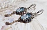 BO Beauty Vintage cr&eacute;&eacute;es avec des cabochons repr&eacute;sentant une jeune fille avec des cristaux de Swarovski et des accessoires de couleur Bronze