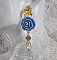 BO Bell&rsquo;issim Rose Bleu Barbeau avec des roses en r&eacute;sine, cabochons Cristal AB, gouttes facett&eacute;es, perles rondes en verre de boh&egrave;me, coupelles et clous d'oreilles en laiton
