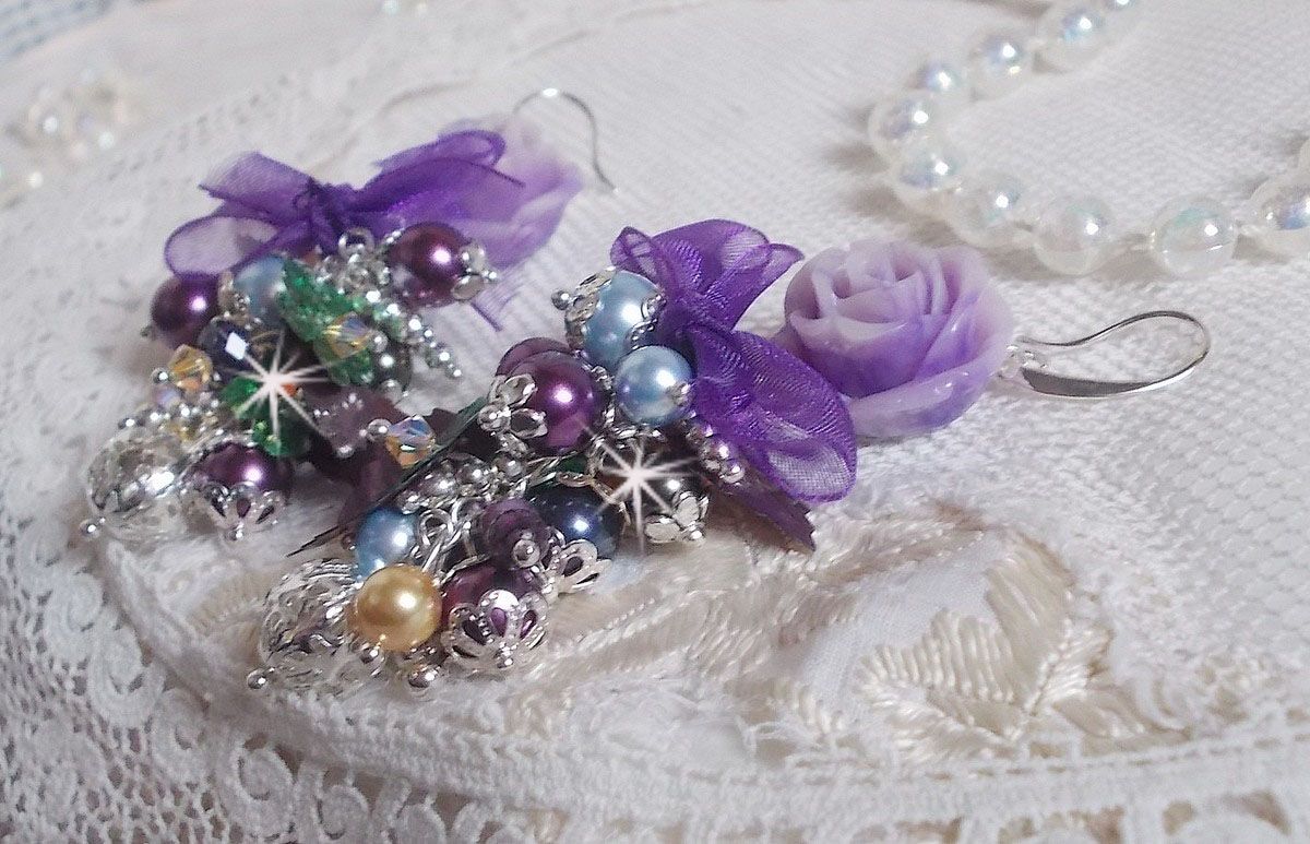 BO Bell'issim Violet et ivoire  avec des beaux Cristaux et perles semi-pr&eacute;cieuses