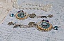 BO Belle de Cadix avec cabochons ronds en verre, fleurs clochettes en verre, cristaux, n&oelig;uds en R&eacute;sine, cha&icirc;nes perl&eacute;es, breloques et clous d&rsquo;oreilles en Argent 925/1000