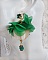 BO Belle Emeraude cr&eacute;&eacute;es avec nacres bomb&eacute;es, fleurs en tissu sur tulle de couleur vert &eacute;meraude, cristaux et dormeuses dor&eacute;es en laiton