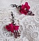 BO Belle H&eacute;l&egrave;ne cr&eacute;&eacute;es avec une fleur en tissu fuchsia, facettes Antique en verre, rocailles et dormeuses fleur de lys en laiton                    