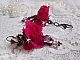 BO Belle H&eacute;l&egrave;ne cr&eacute;&eacute;es avec une fleur en tissu fuchsia, facettes Antique en verre, rocailles et dormeuses fleur de lys en laiton                    