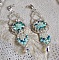 BO Blue Flowers brod&eacute;es avec des cabochons en forme de rose R&eacute;sine, toupies Jet AB2X, perles rondes nacr&eacute;es, navettes et cha&icirc;ne en Cristal. Le tout est orn&eacute; de rocailles et farfalles